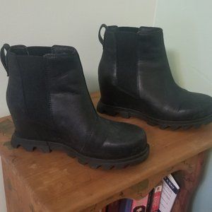 Sorel Joan of Arctic Wedge III Chelsea boots Black size 6.5